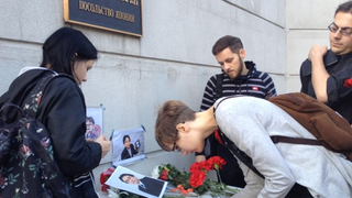 Russian Nintendo Fans Honor Satoru Iwata at the Japanese Embassy